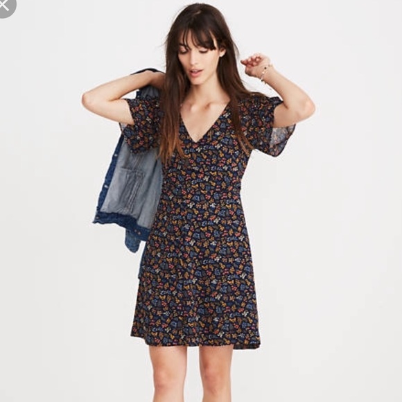Madewell Dresses & Skirts - Madewell Cross-Front Mini Dress in Garden Party